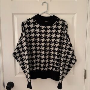 H&M Black and White Crew Neck Sweater with Houndstooth Pattern